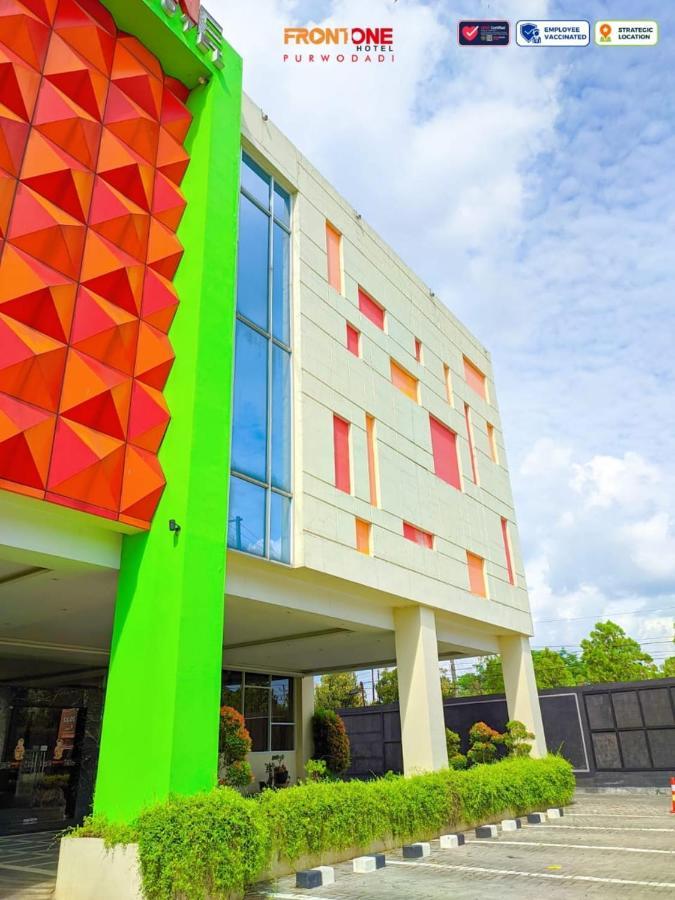 Front One Hotel Purwodadi Purwodadi  Zewnętrze zdjęcie