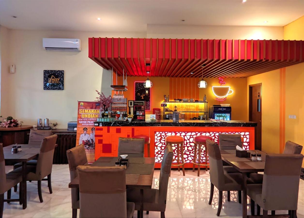 Front One Hotel Purwodadi Purwodadi  Zewnętrze zdjęcie