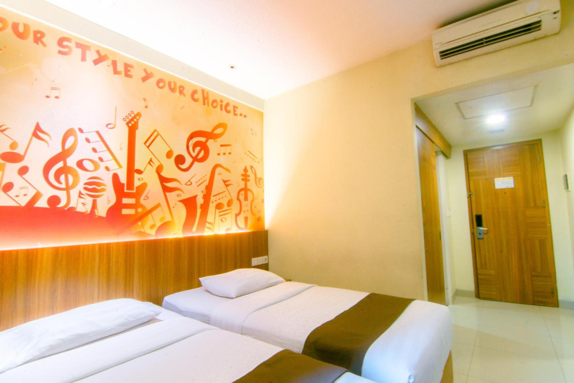 Front One Hotel Purwodadi Purwodadi  Zewnętrze zdjęcie