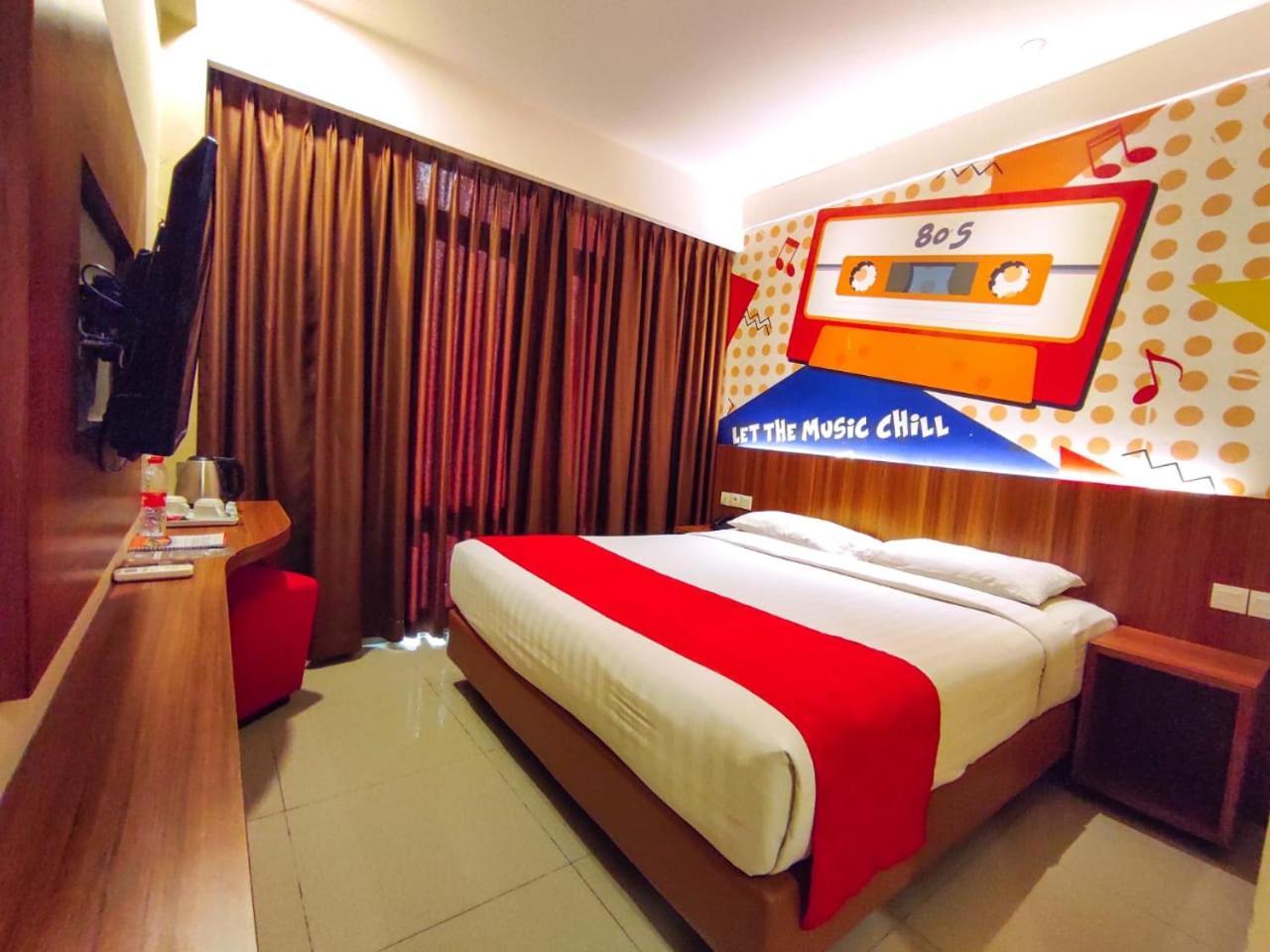 Front One Hotel Purwodadi Purwodadi  Zewnętrze zdjęcie