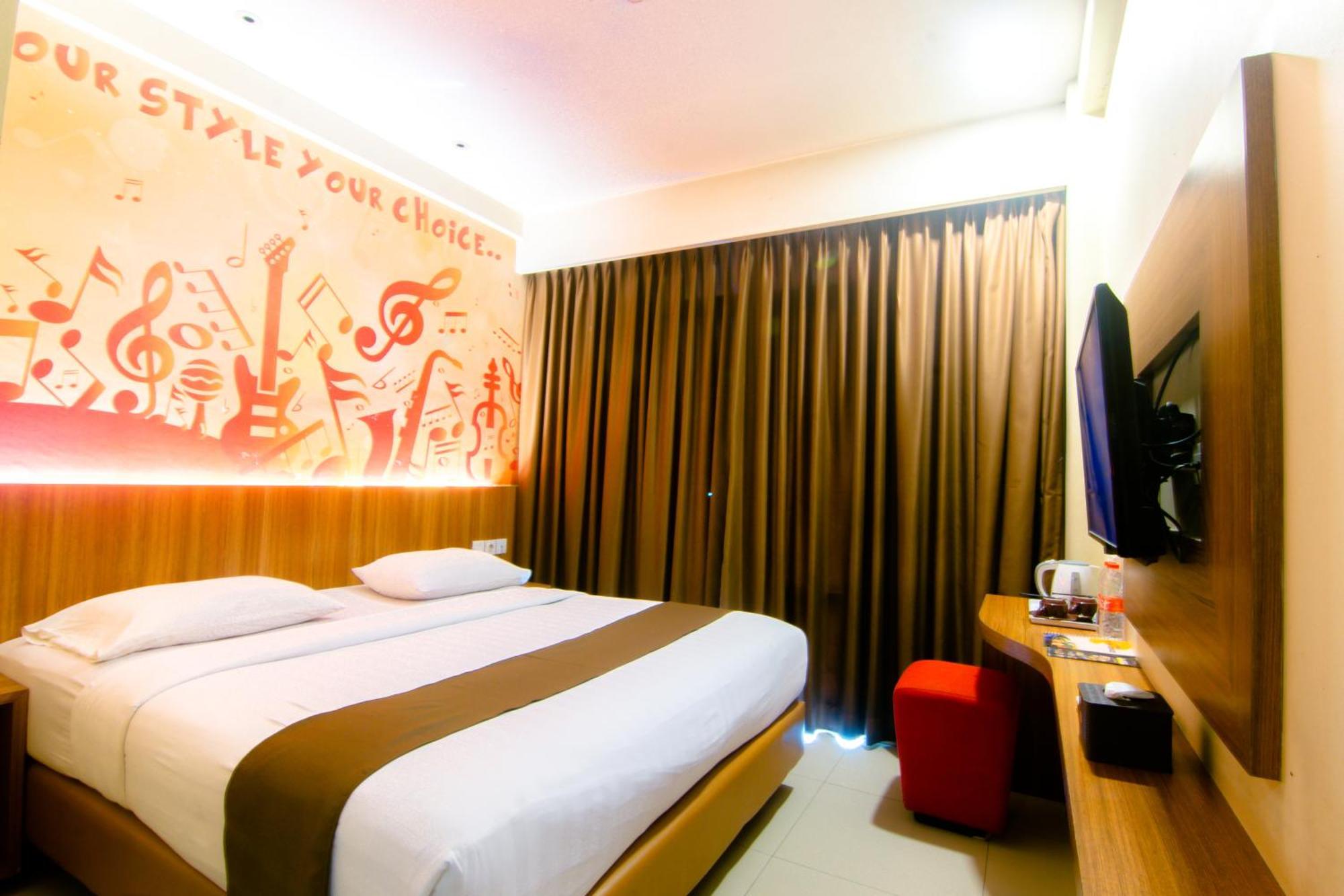 Front One Hotel Purwodadi Purwodadi  Zewnętrze zdjęcie
